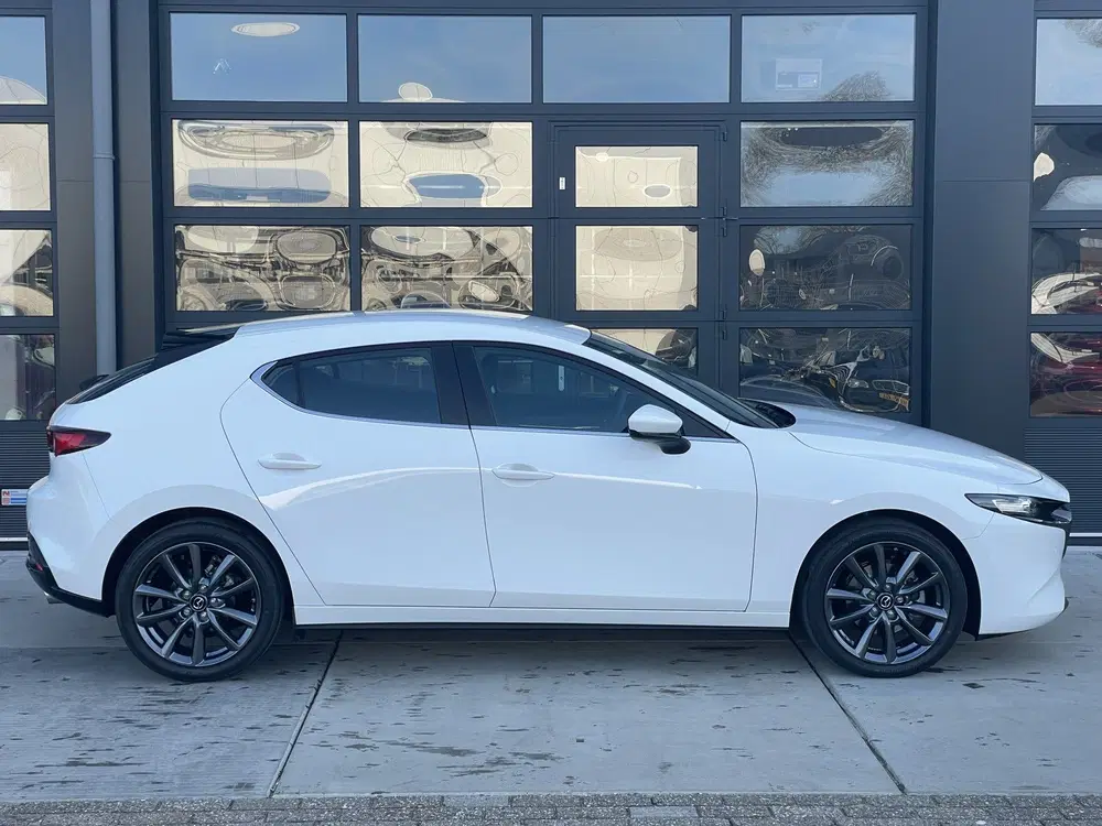 Mazda 3 2.5 e-SkyActiv-G 140 M Hybrid Centre-line uit 2026, foto 6
