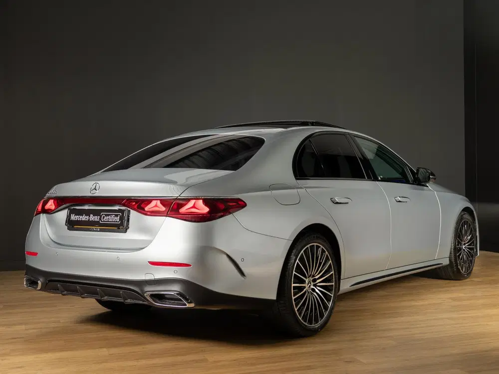Mercedes-Benz E-Klasse 300 e Business Solution AMG uit 2026, foto 2