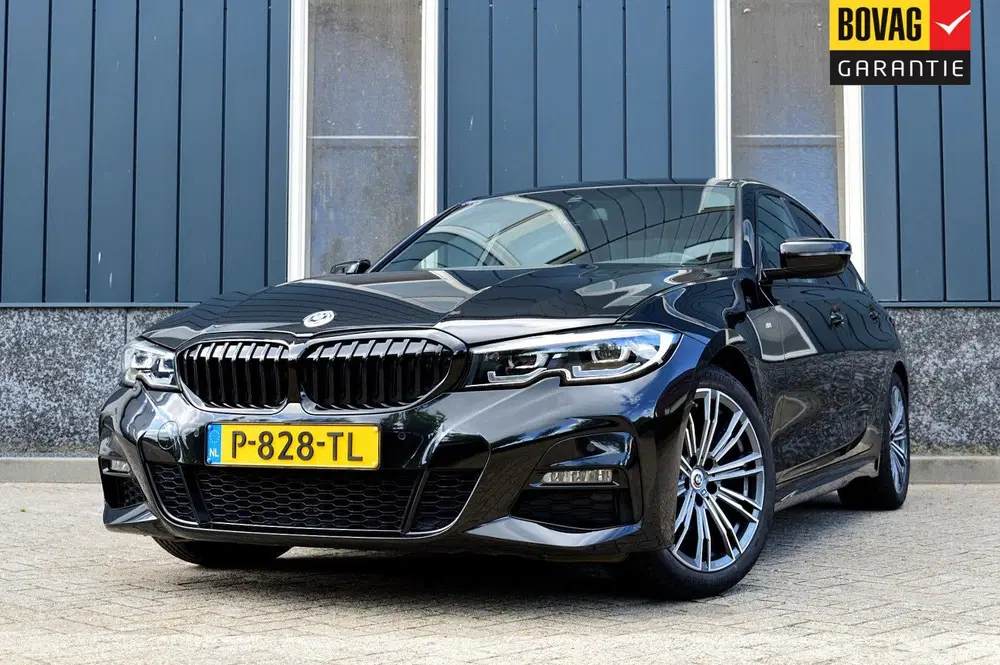 BMW 3-serie 320i M-Sport Rijklaarprijs-Garantie Leder uit 2022