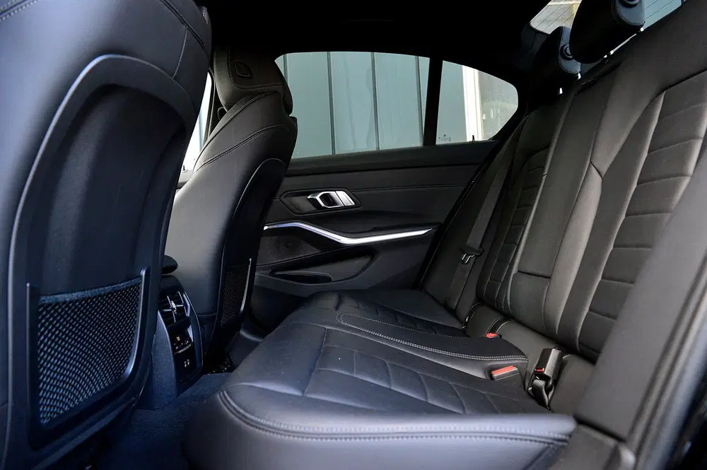 BMW 3-serie 320i M-Sport Rijklaarprijs-Garantie Leder uit 2022, foto 13