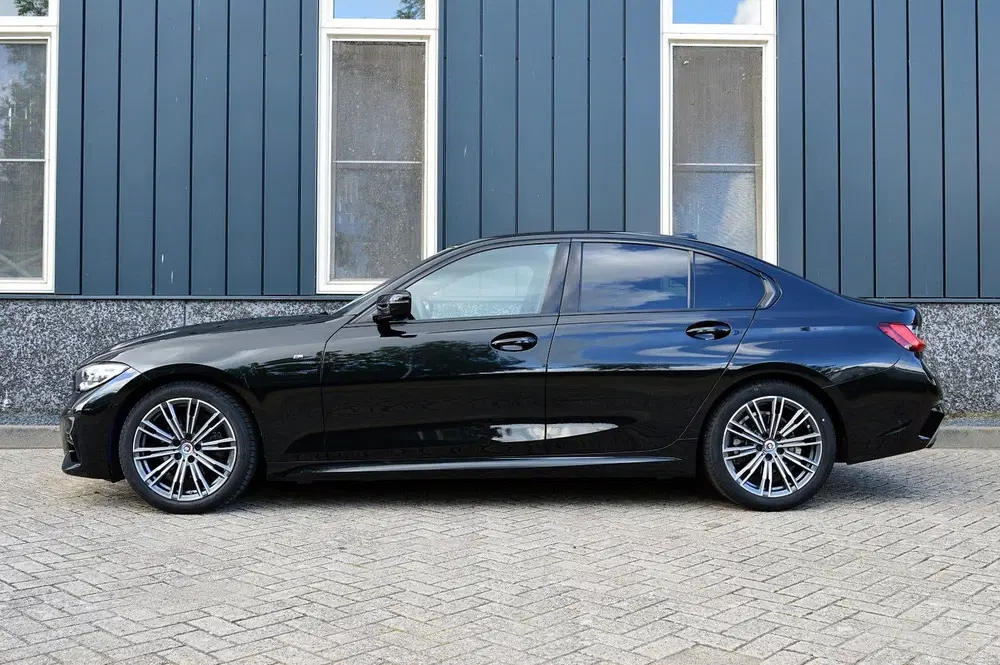 BMW 3-serie 320i M-Sport Rijklaarprijs-Garantie Leder uit 2022, foto 2