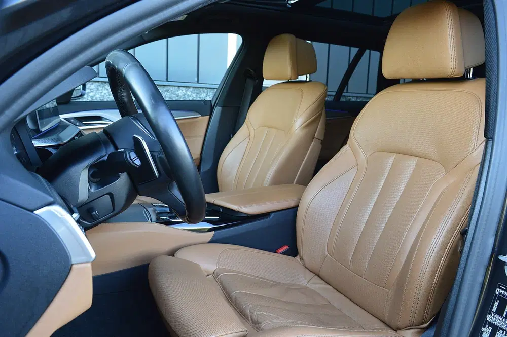 BMW 5-serie 5 Serie Touring 530i M-Sport Rijklaarprijs uit 2020, foto 14