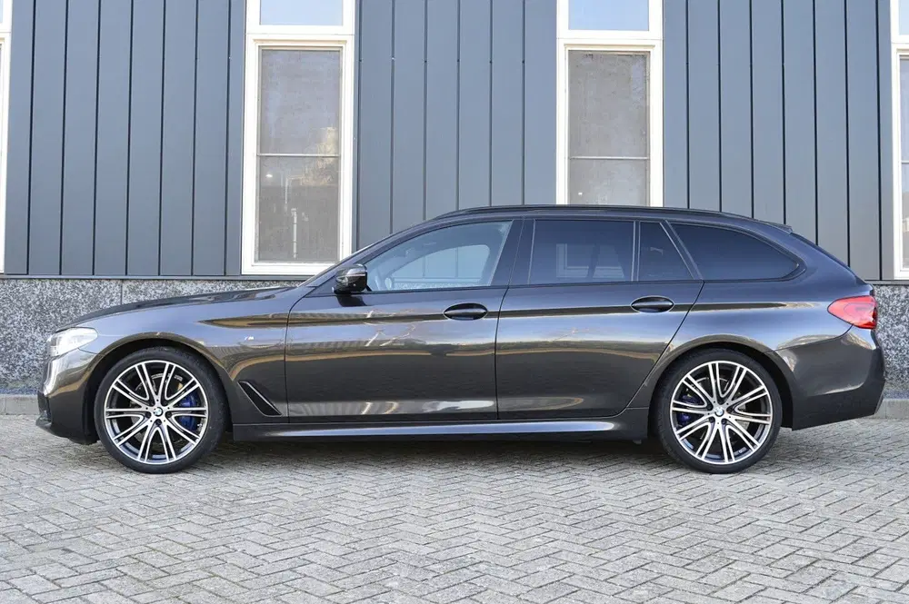 BMW 5-serie 5 Serie Touring 530i M-Sport Rijklaarprijs uit 2020, foto 2