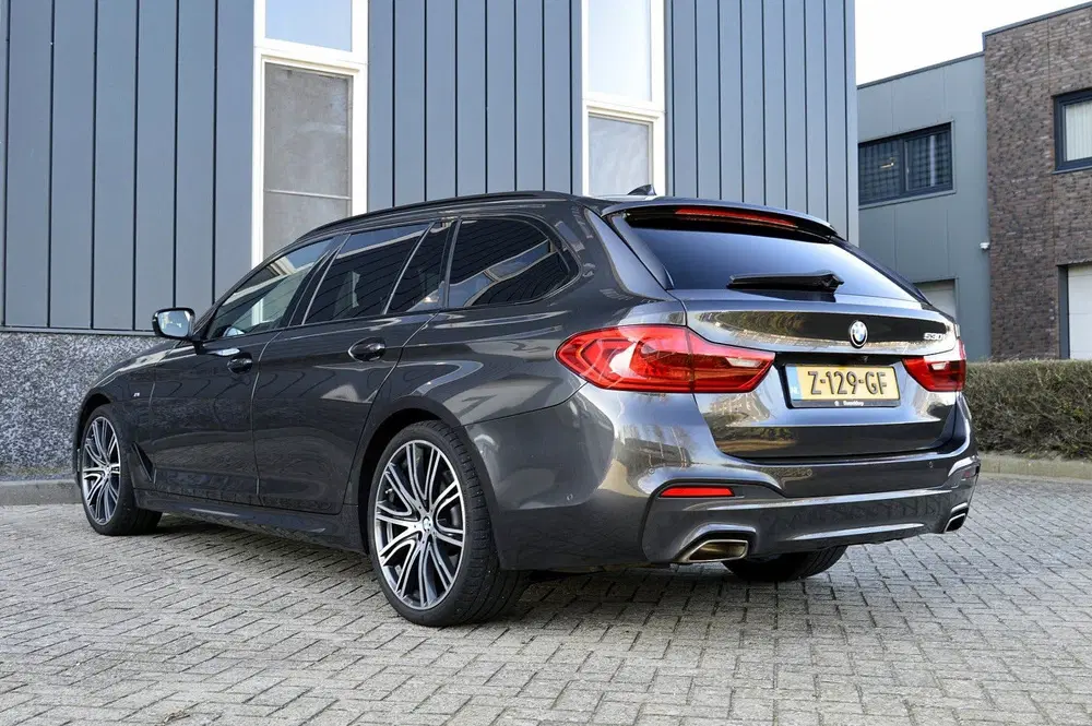 BMW 5-serie 5 Serie Touring 530i M-Sport Rijklaarprijs uit 2020, foto 3