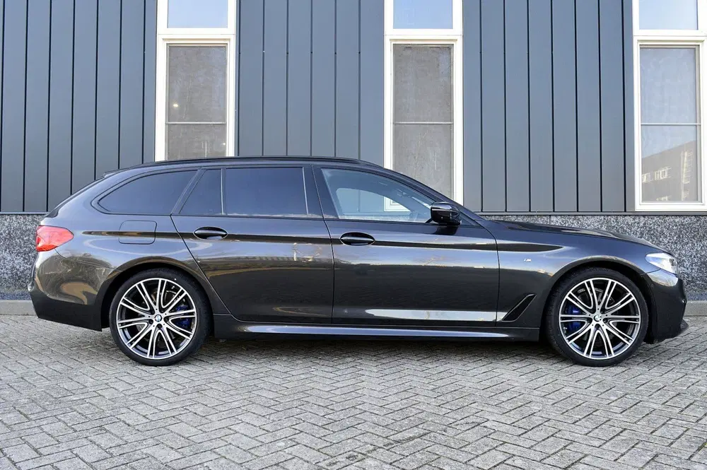 BMW 5-serie 5 Serie Touring 530i M-Sport Rijklaarprijs uit 2020, foto 6
