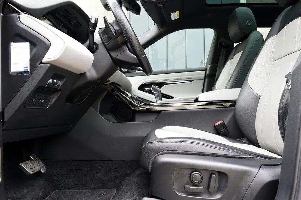 Land Rover Range Rover Evoque 2.0 P200 AWD R-Dynamic HSE Rij uit 2019, foto 12