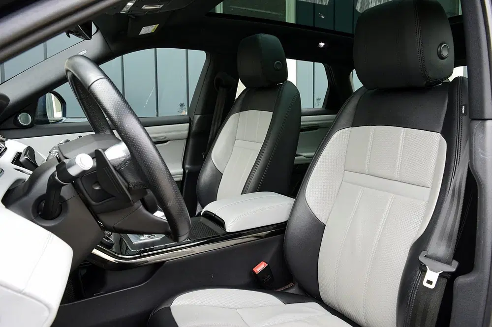 Land Rover Range Rover Evoque 2.0 P200 AWD R-Dynamic HSE Rij uit 2019, foto 14