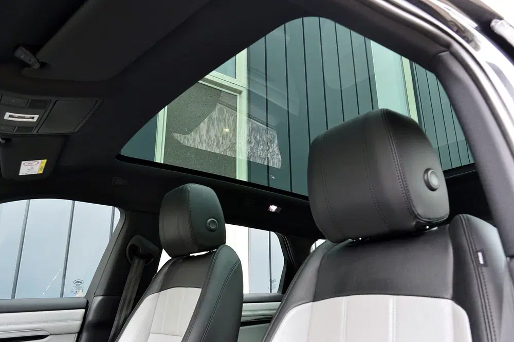 Land Rover Range Rover Evoque 2.0 P200 AWD R-Dynamic HSE Rij uit 2019, foto 15