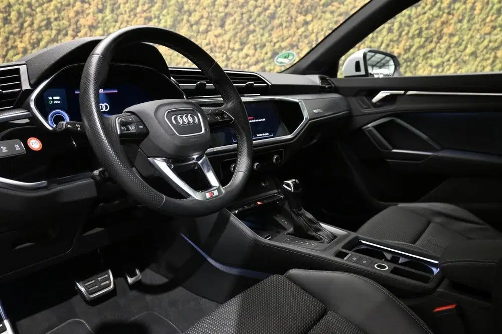 Audi Q3 45 TFSI e S Edition uit 2021, foto 10