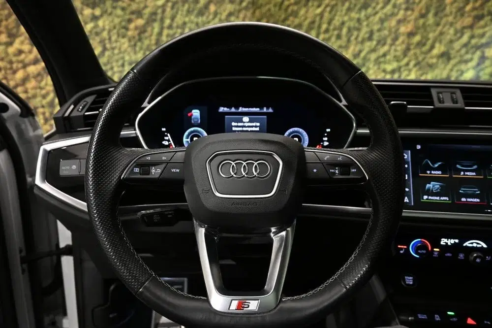 Audi Q3 45 TFSI e S Edition uit 2021, foto 11