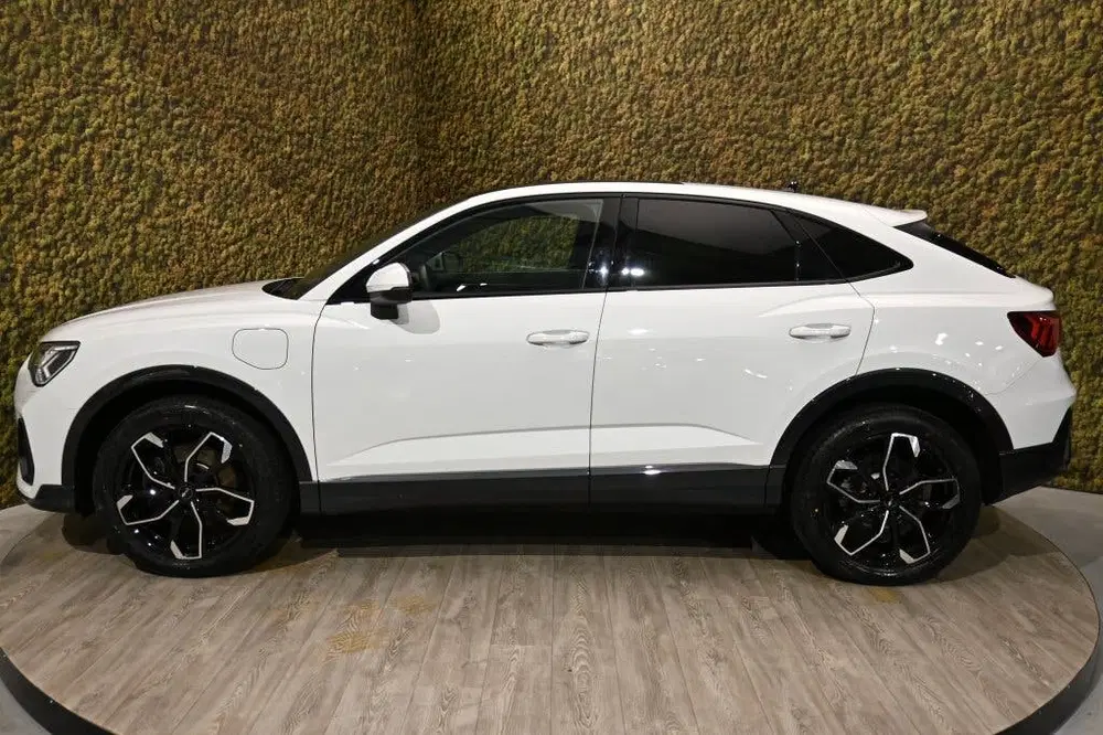 Audi Q3 45 TFSI e S Edition uit 2021, foto 3