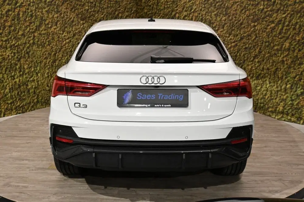 Audi Q3 45 TFSI e S Edition uit 2021, foto 5