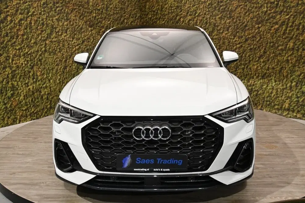 Audi Q3 45 TFSI e S Edition uit 2021, foto 9