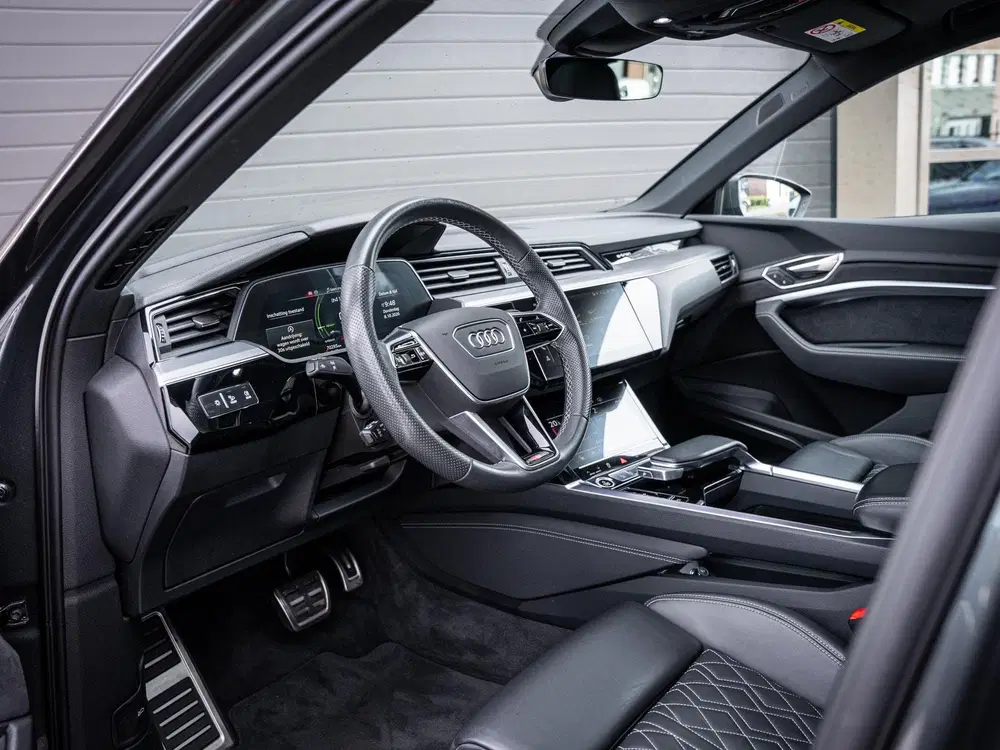 Audi Q8 e-tron 55 quattro S Edition 115 kWh uit 2024, foto 2