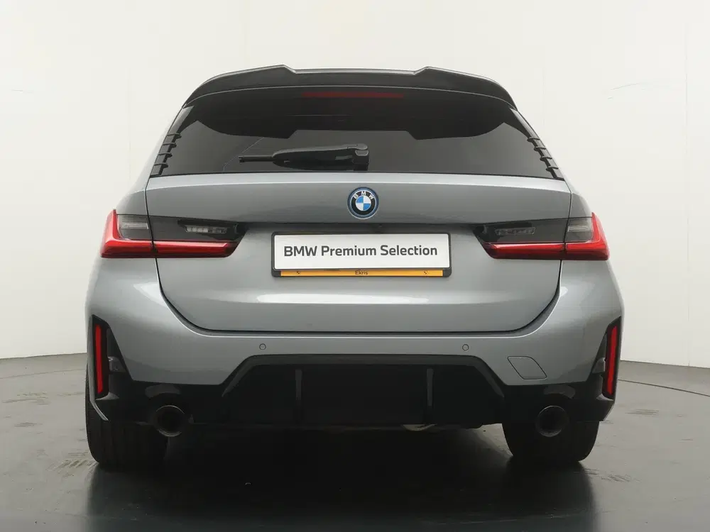 BMW 3-serie 330e uit 2023, foto 10