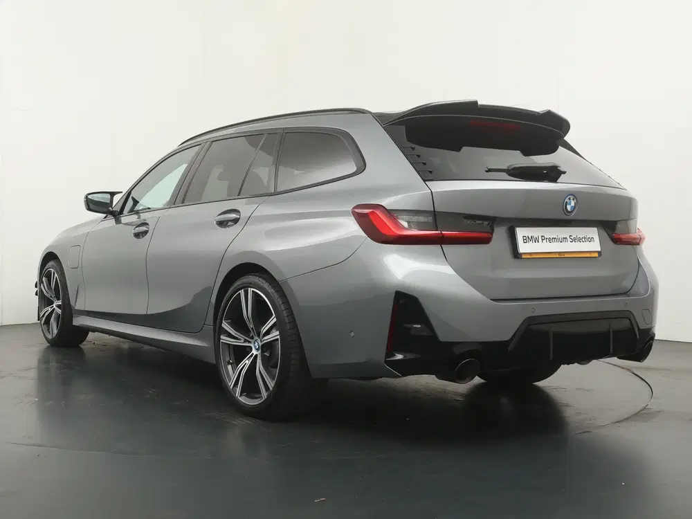 BMW 3-serie 330e uit 2023, foto 11
