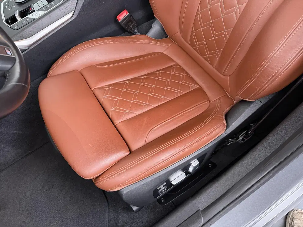 BMW 3-serie 330e uit 2023, foto 13