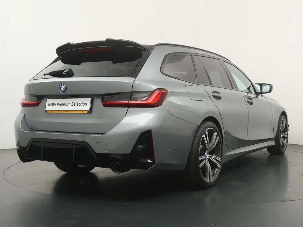BMW 3-serie 330e uit 2023, foto 9