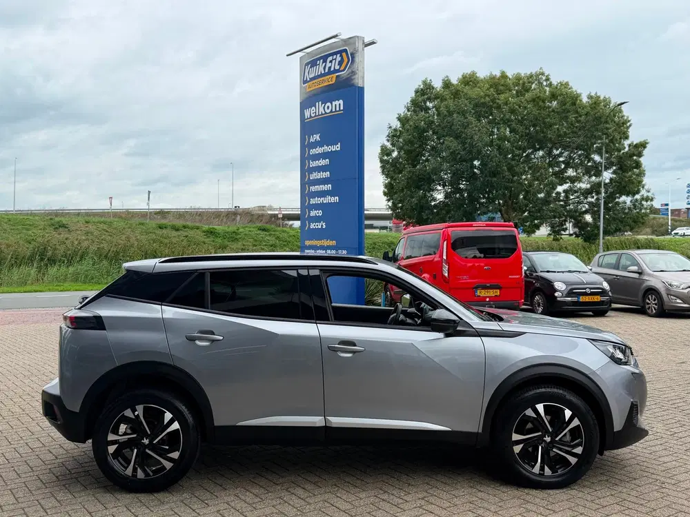 Peugeot 2008 1.2 PureTech Allure Pack Airco Lmv Cruise uit 2023, foto 15