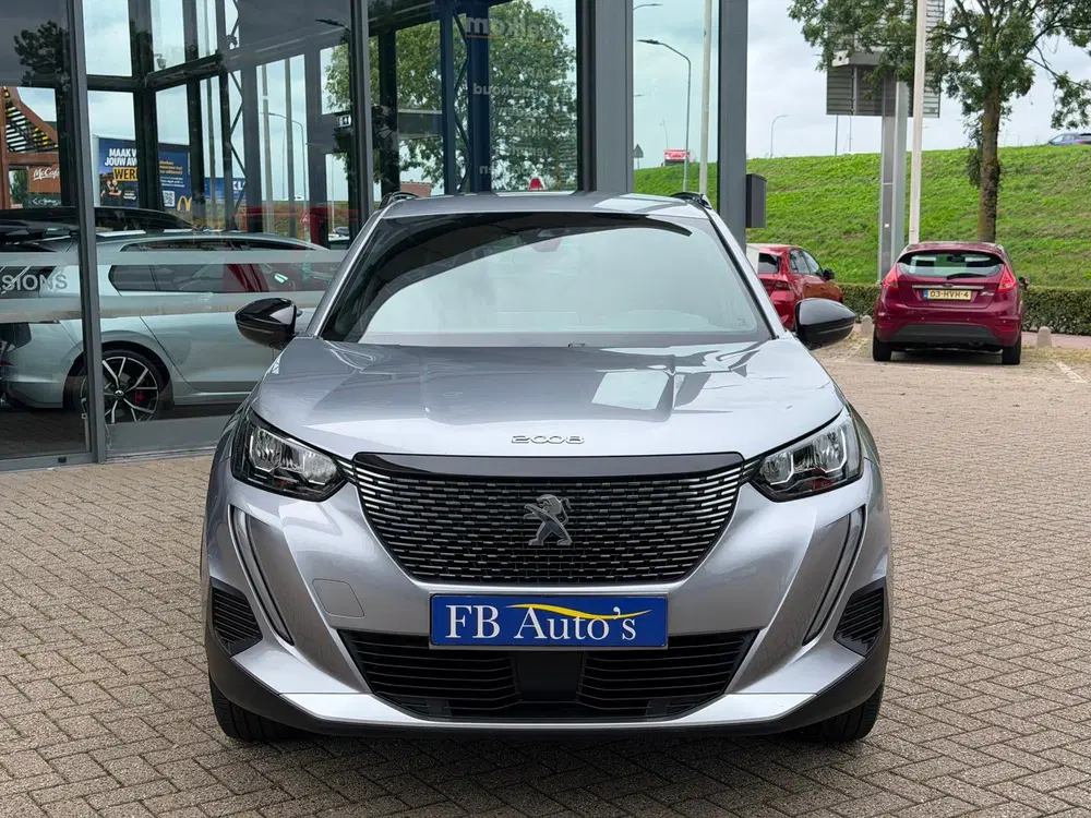Peugeot 2008 1.2 PureTech Allure Pack Airco Lmv Cruise uit 2023, foto 2