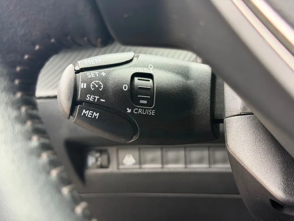 Peugeot 2008 1.2 PureTech Allure Pack Airco Lmv Cruise uit 2023, foto 8