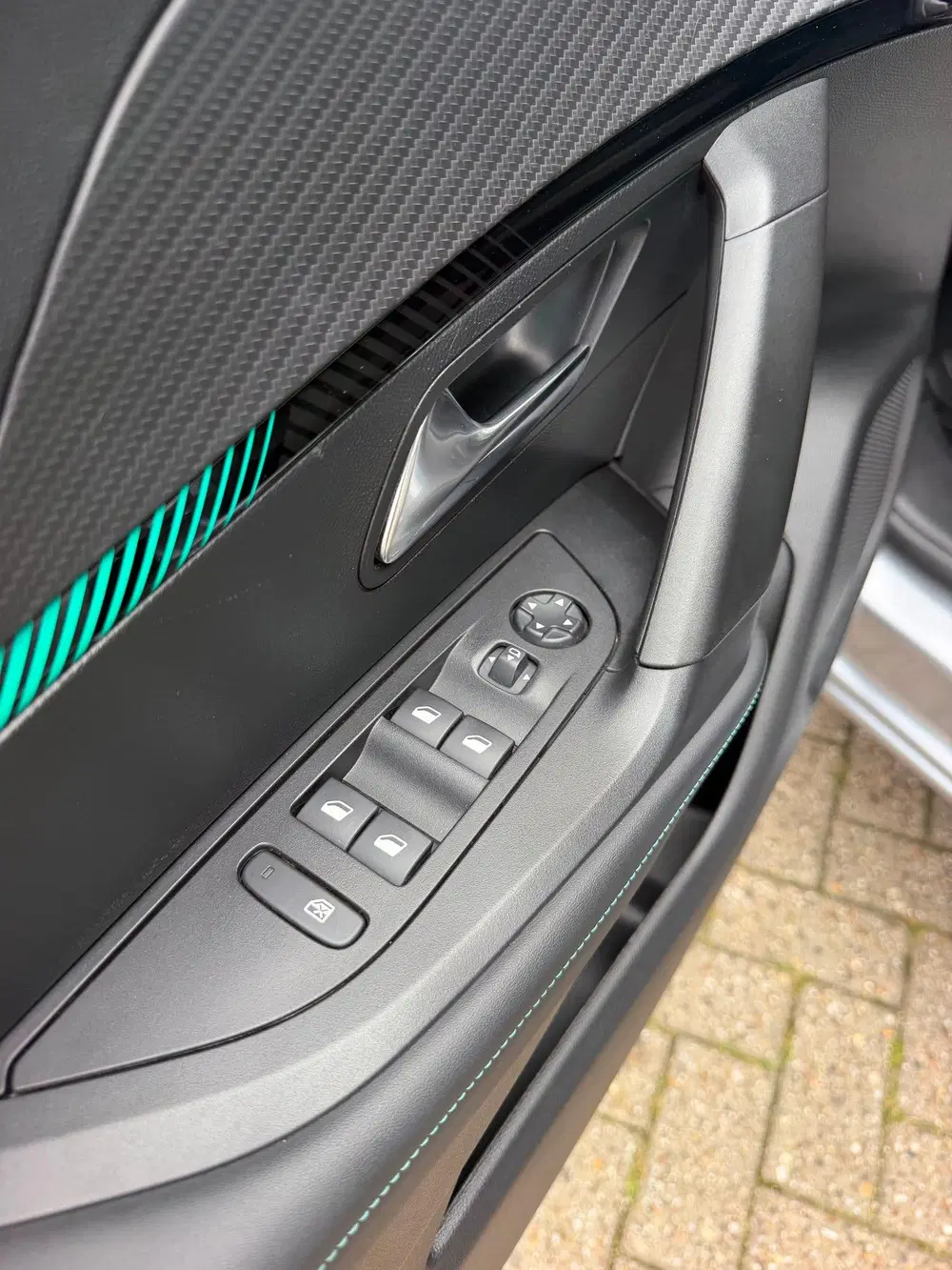 Peugeot 2008 1.2 PureTech Allure Pack Airco Lmv Cruise uit 2023, foto 9