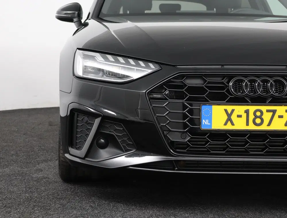 Audi A4 35 TFSI S edition Competition uit 2024, foto 15