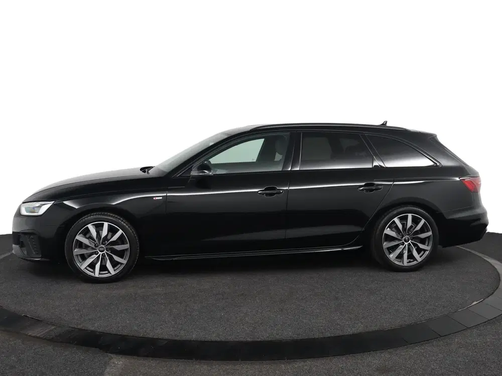 Audi A4 35 TFSI S edition Competition uit 2024, foto 2