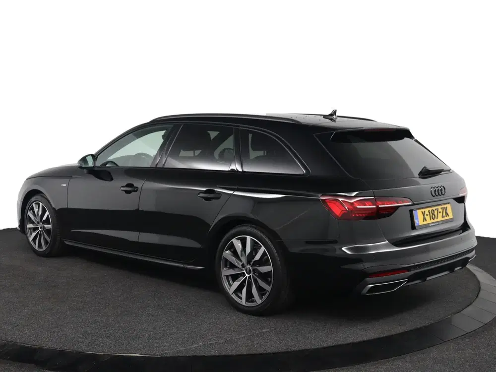 Audi A4 35 TFSI S edition Competition uit 2024, foto 3
