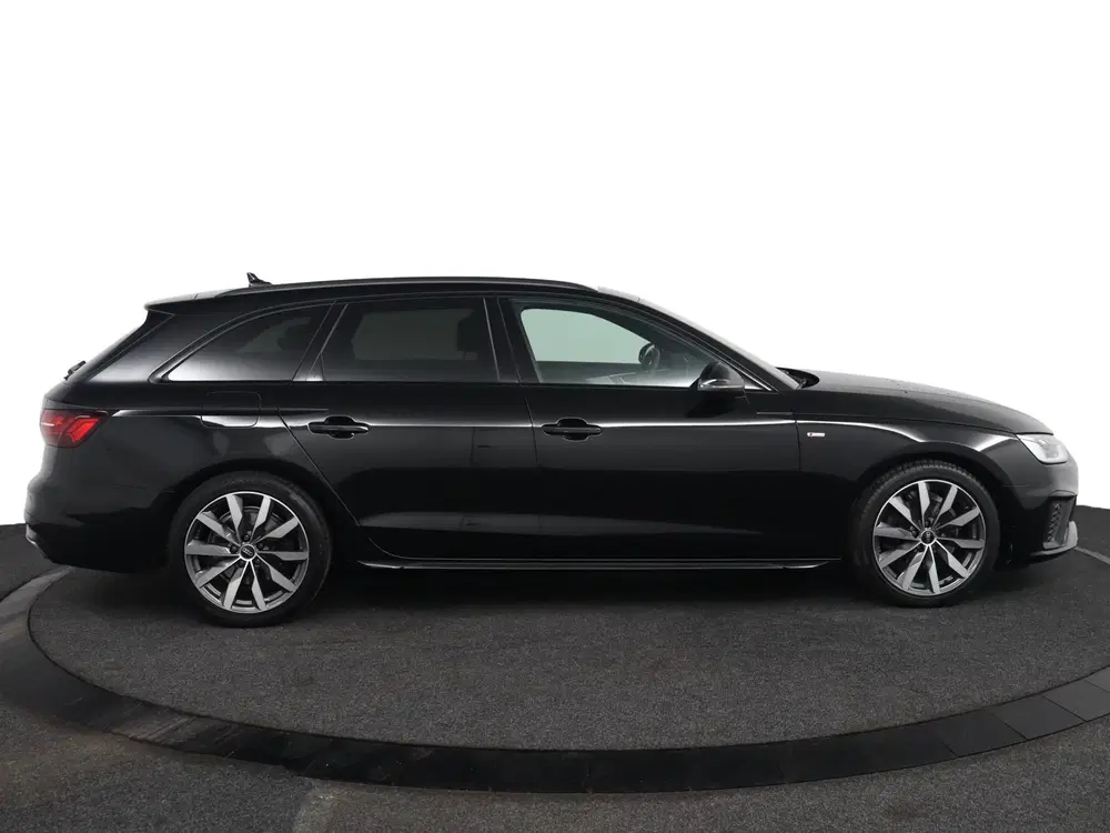 Audi A4 35 TFSI S edition Competition uit 2024, foto 6