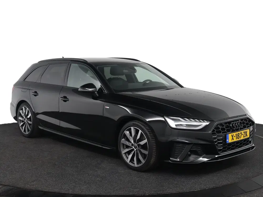 Audi A4 35 TFSI S edition Competition uit 2024, foto 7