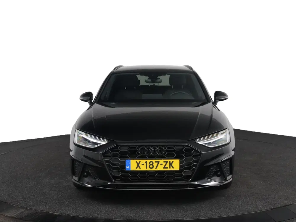 Audi A4 35 TFSI S edition Competition uit 2024, foto 8