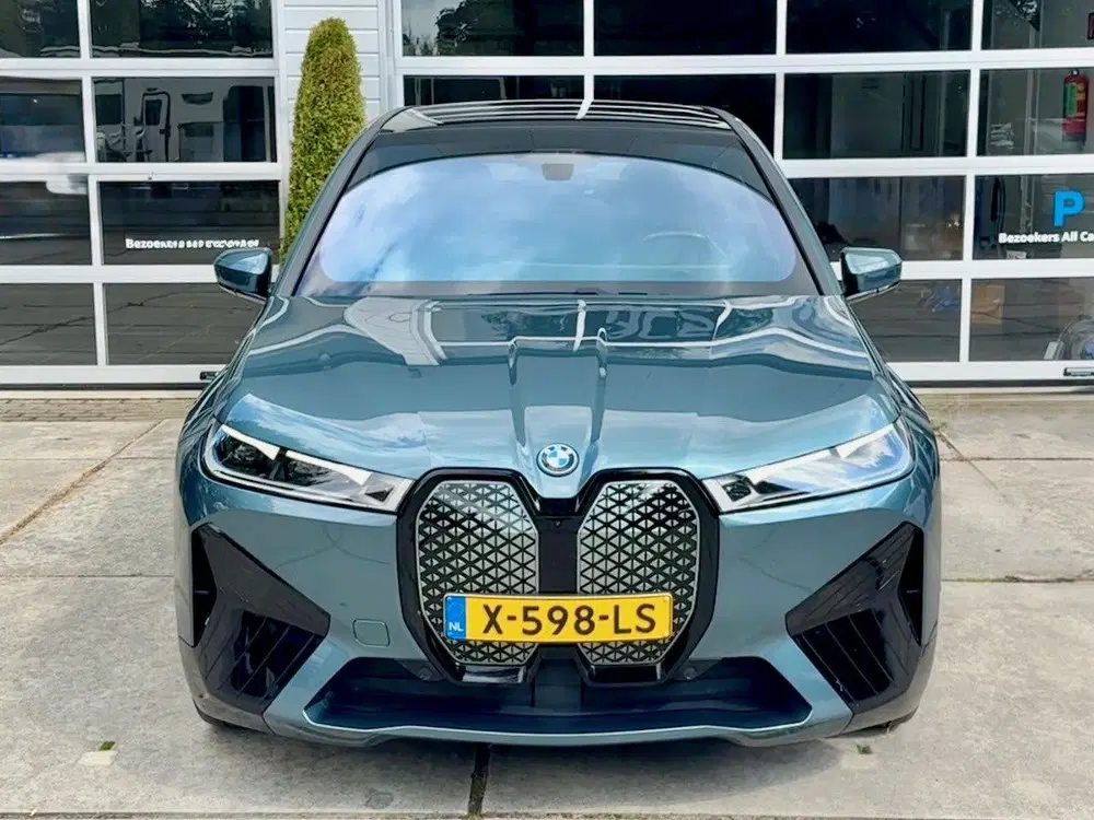 BMW iX XDrive50 High Executive 112 kWh uit 2022, foto 2