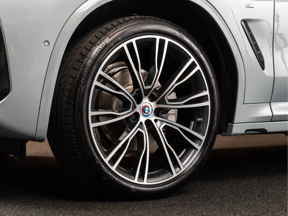 BMW X4 xDrive20i M-SPORT uit 2022, foto 10