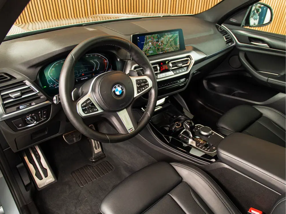 BMW X4 xDrive20i M-SPORT uit 2022, foto 13