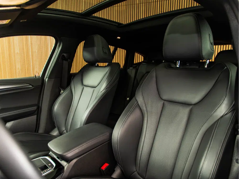BMW X4 xDrive20i M-SPORT uit 2022, foto 14