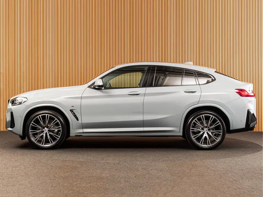 BMW X4 xDrive20i M-SPORT uit 2022, foto 2