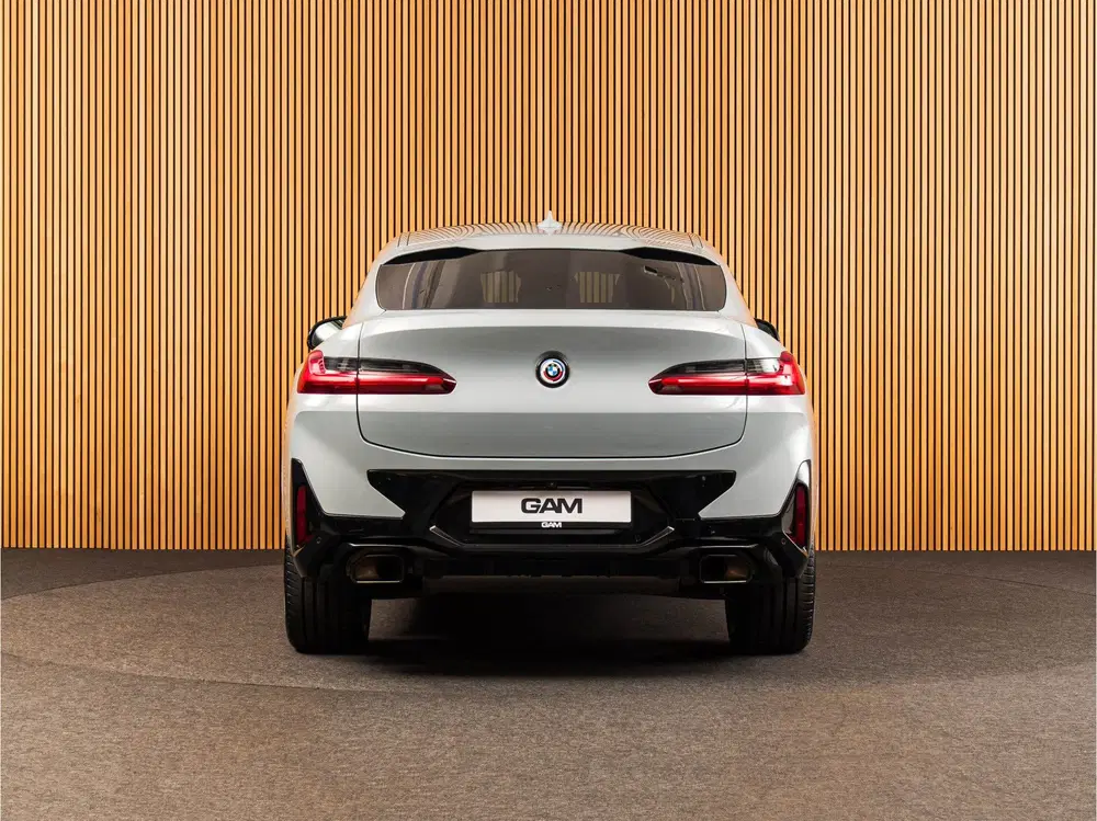 BMW X4 xDrive20i M-SPORT uit 2022, foto 4