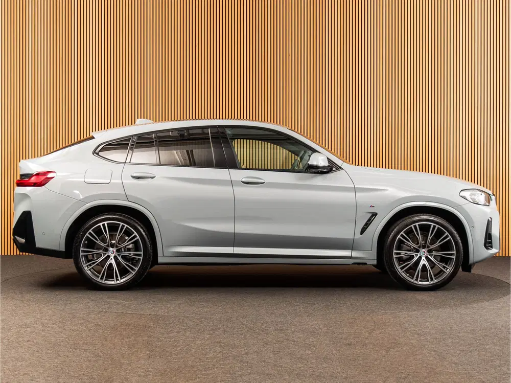 BMW X4 xDrive20i M-SPORT uit 2022, foto 6