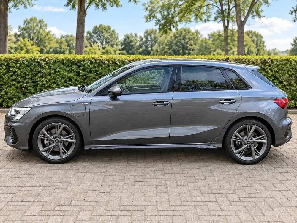 Audi A3 40 TFSI e Advanced Ed uit 2023, foto 2