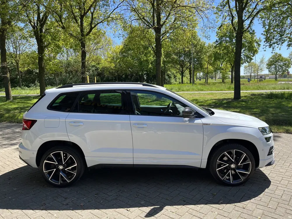 Skoda Karoq 1.5 TSI ACT Sportline Business uit 2022, foto 2