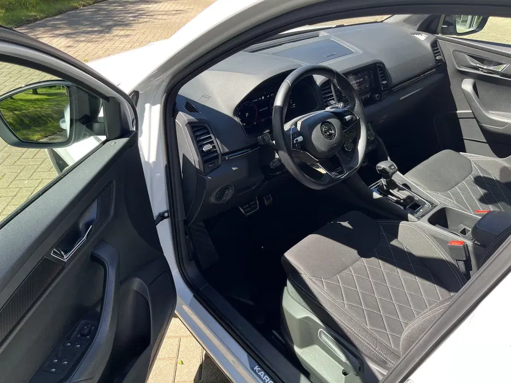 Skoda Karoq 1.5 TSI ACT Sportline Business uit 2022, foto 4