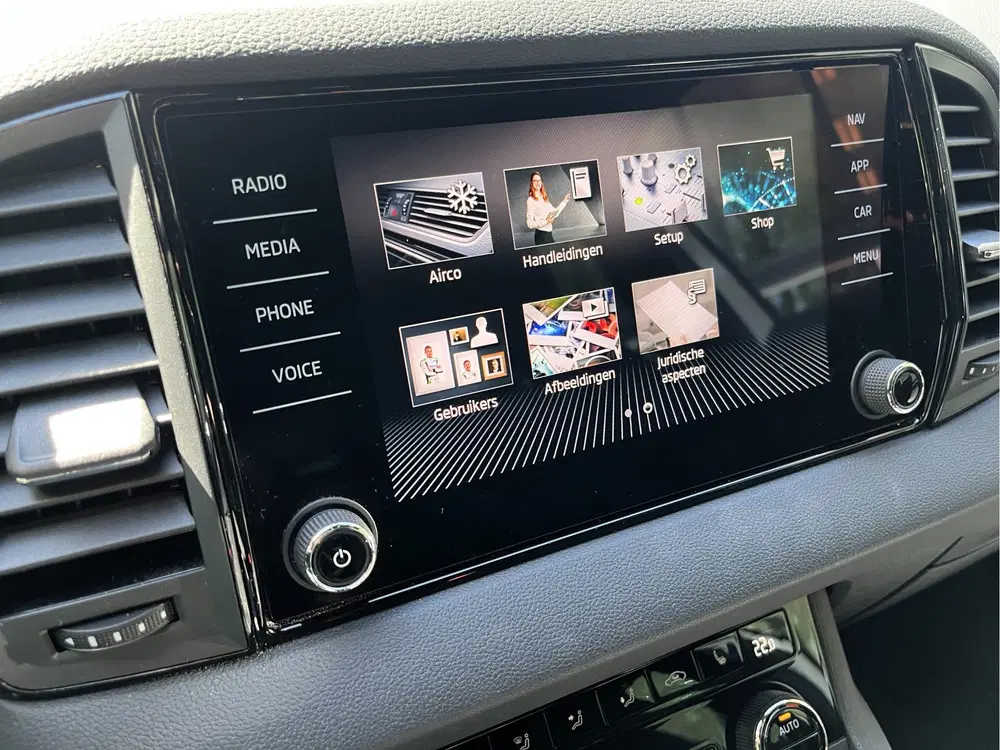 Skoda Karoq 1.5 TSI ACT Sportline Business uit 2022, foto 8