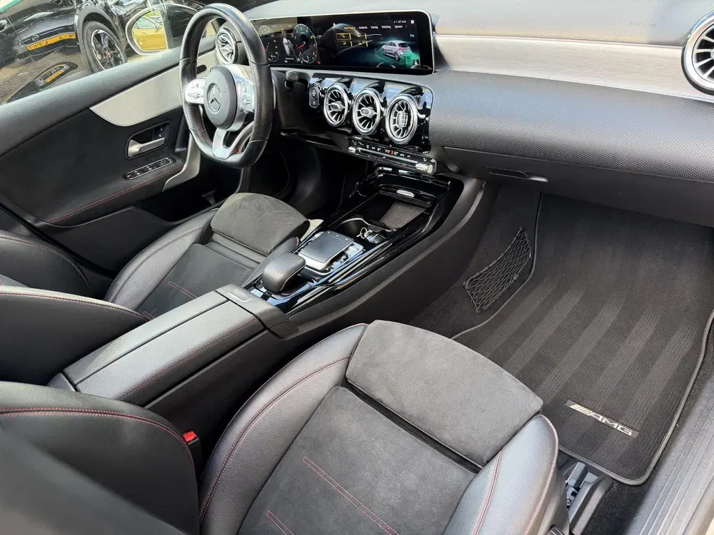 Mercedes-Benz A-Klasse AMG 35 4MATIC Premium PANORAMADAK uit 2019, foto 10