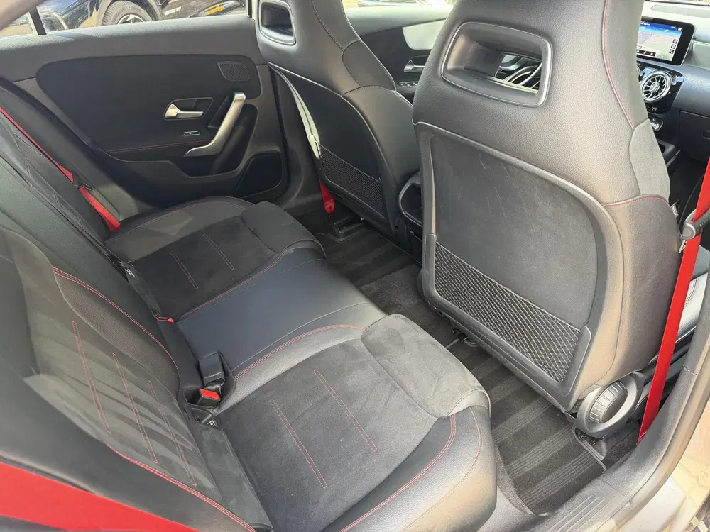 Mercedes-Benz A-Klasse AMG 35 4MATIC Premium PANORAMADAK uit 2019, foto 11