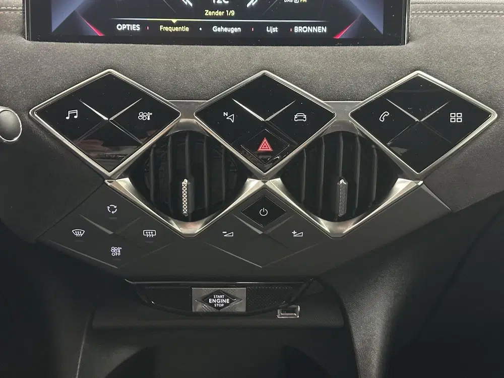 DS Automobiles DS 3 Crossback DS 3 Crossback 1.2 PureTech Performance Li uit 2022, foto 12