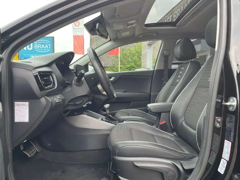 Kia Stonic 1.0 T-GDi MHEV GT-Line l PANO l STOELVERW. uit 2023, foto 4