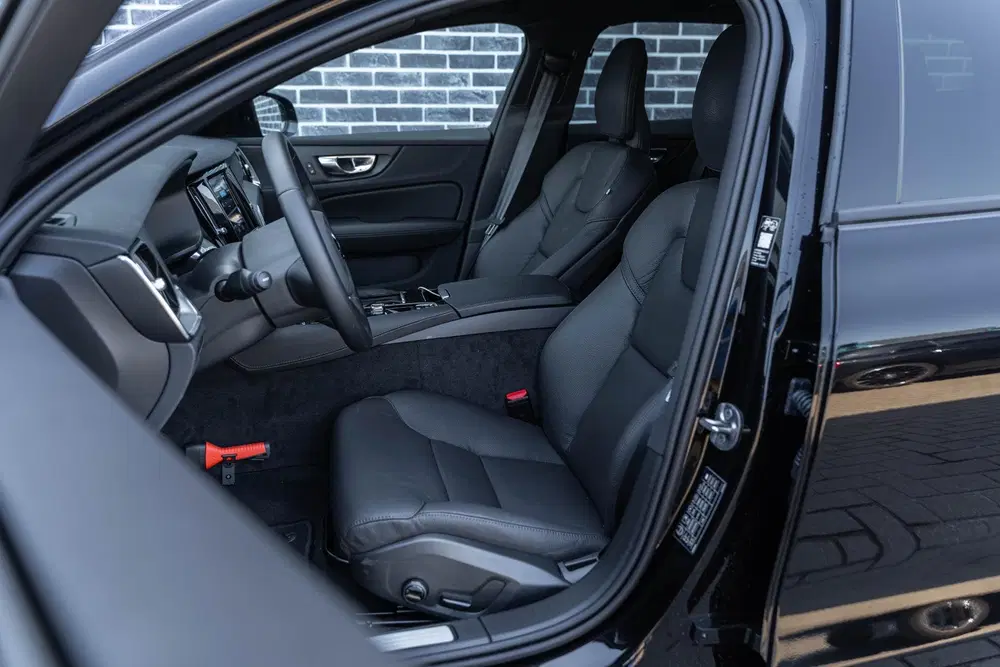 Volvo V60 T6 Plug-in hybrid AWD Essential uit 2026, foto 12