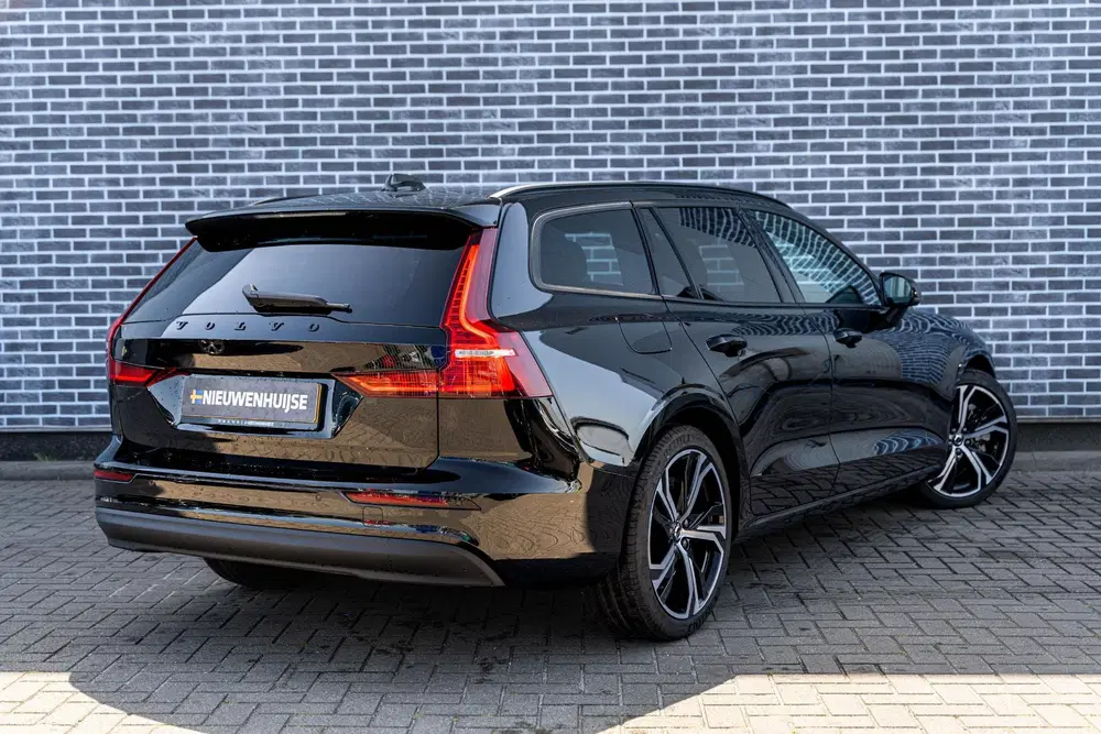 Volvo V60 T6 Plug-in hybrid AWD Essential uit 2026, foto 9