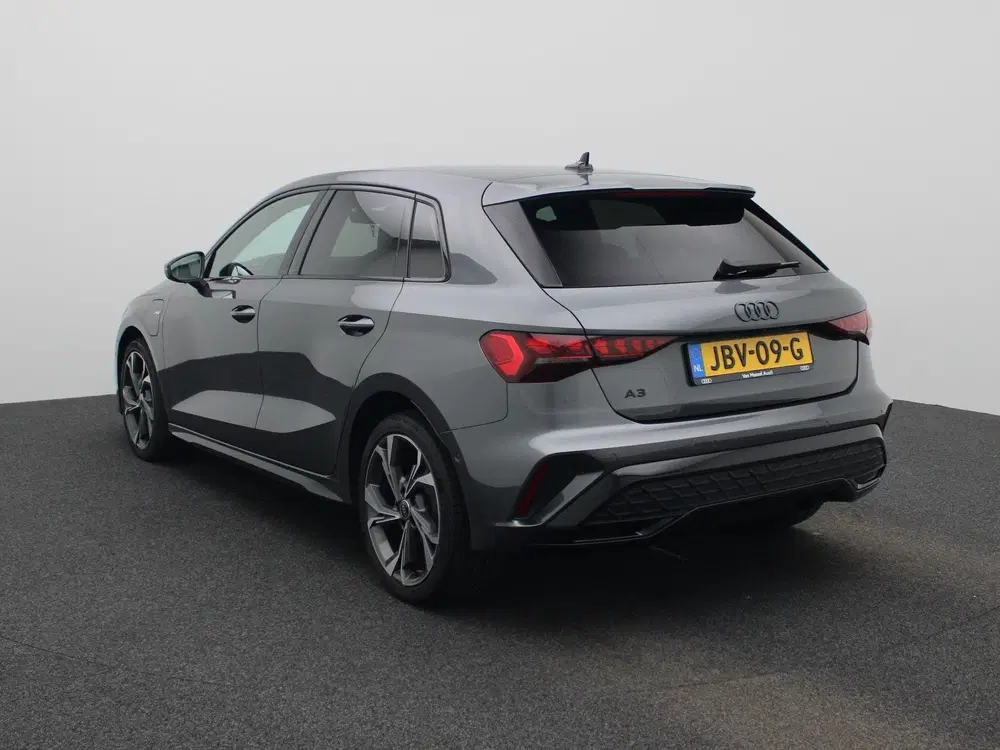 Audi A3 40 TFSI e S edition 204 PK uit 2025, foto 2